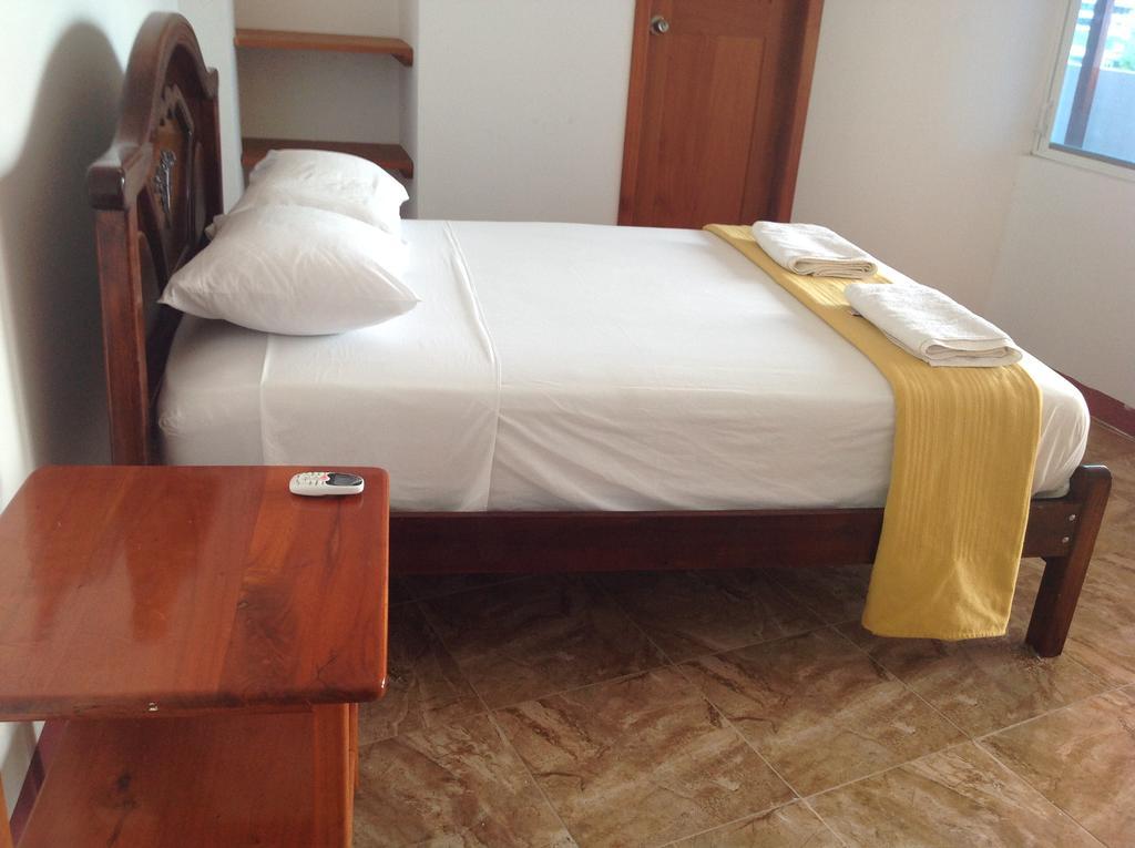 Gloria - Galápagos Inn Puerto Ayora  Esterno foto
