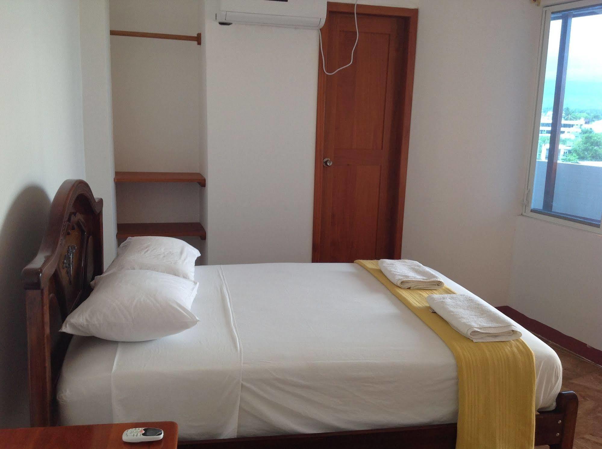 Gloria - Galápagos Inn Puerto Ayora  Esterno foto