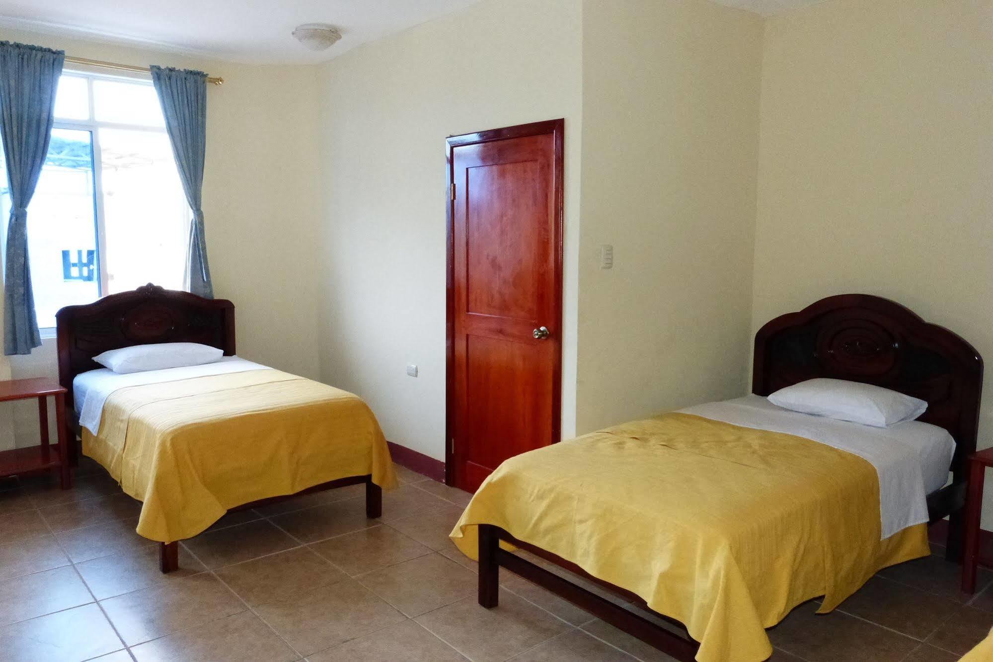 Gloria - Galápagos Inn Puerto Ayora  Esterno foto