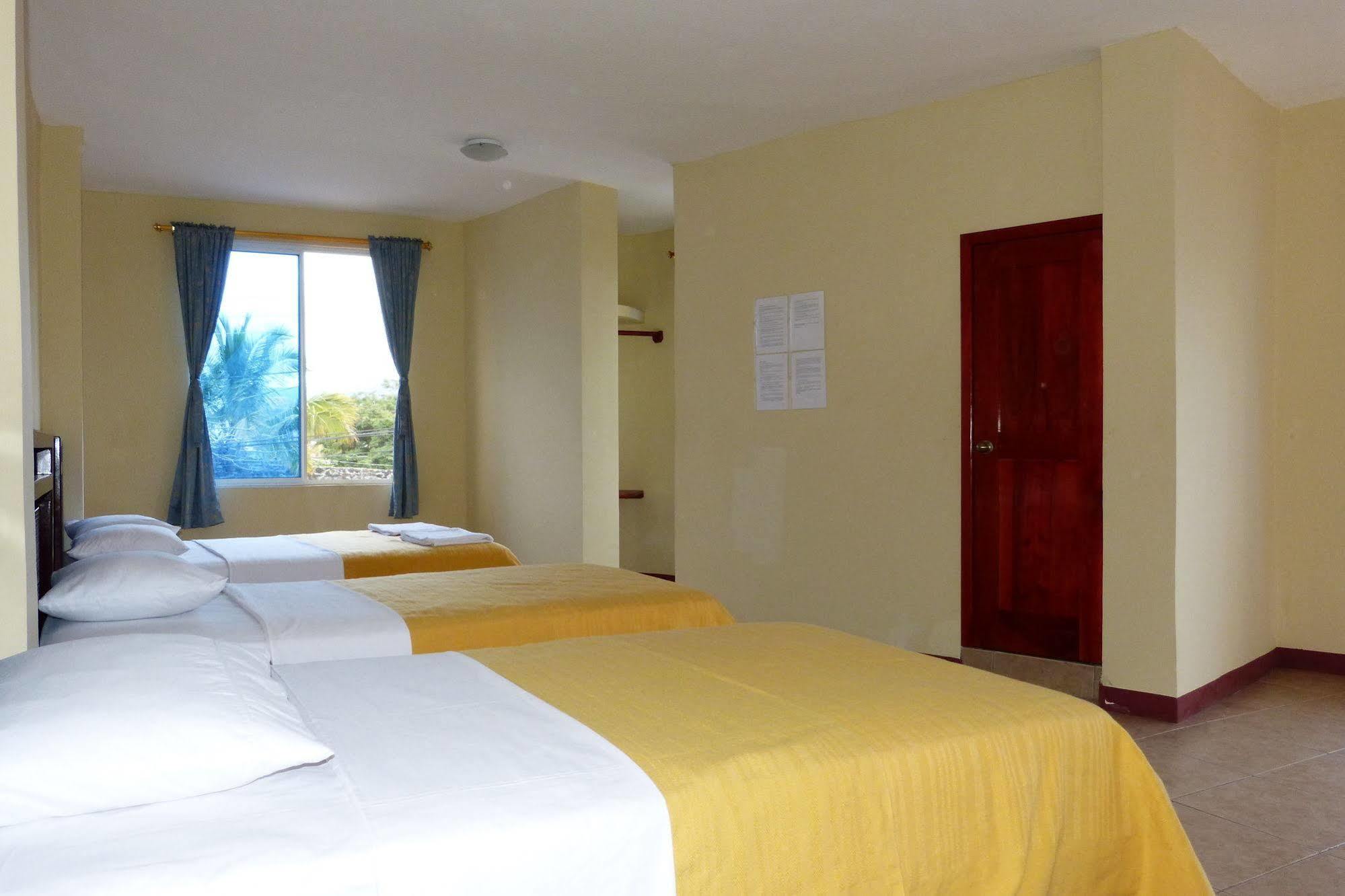 Gloria - Galápagos Inn Puerto Ayora  Esterno foto