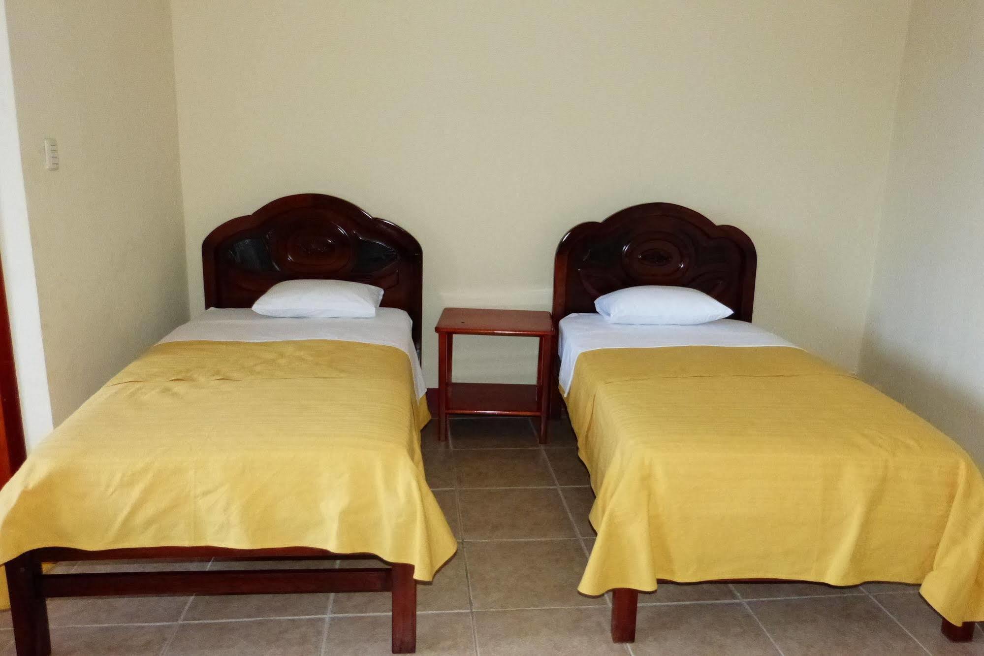 Gloria - Galápagos Inn Puerto Ayora  Esterno foto