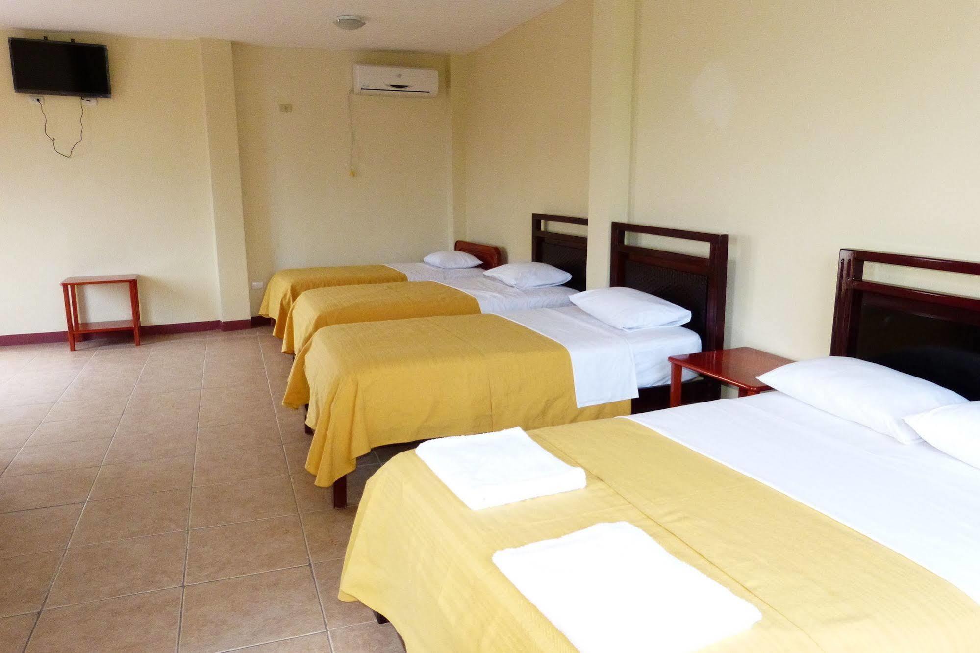 Gloria - Galápagos Inn Puerto Ayora  Esterno foto
