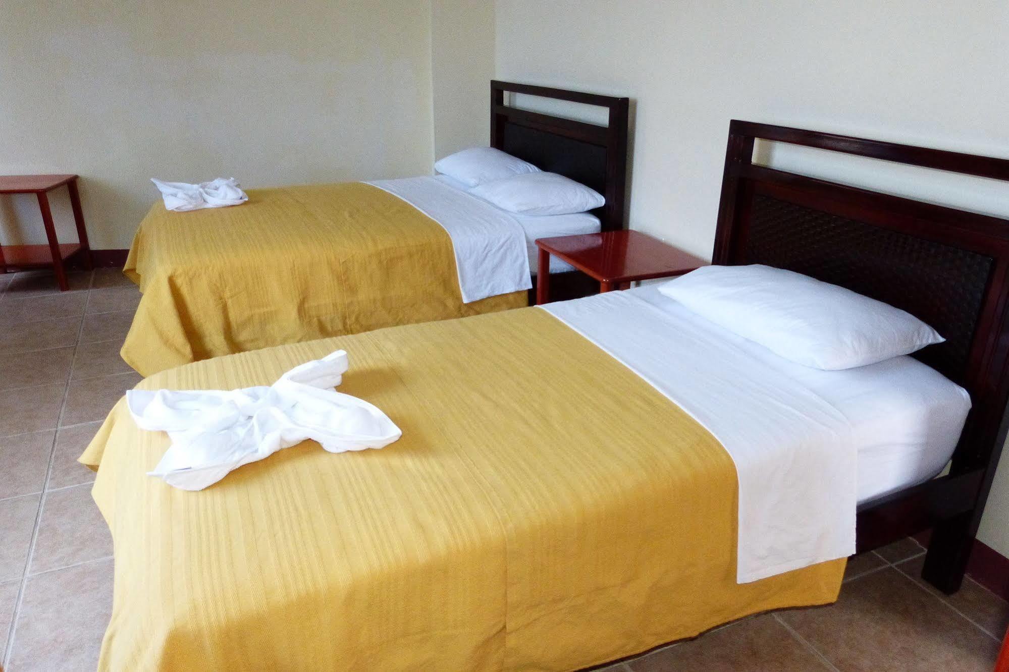Gloria - Galápagos Inn Puerto Ayora  Esterno foto