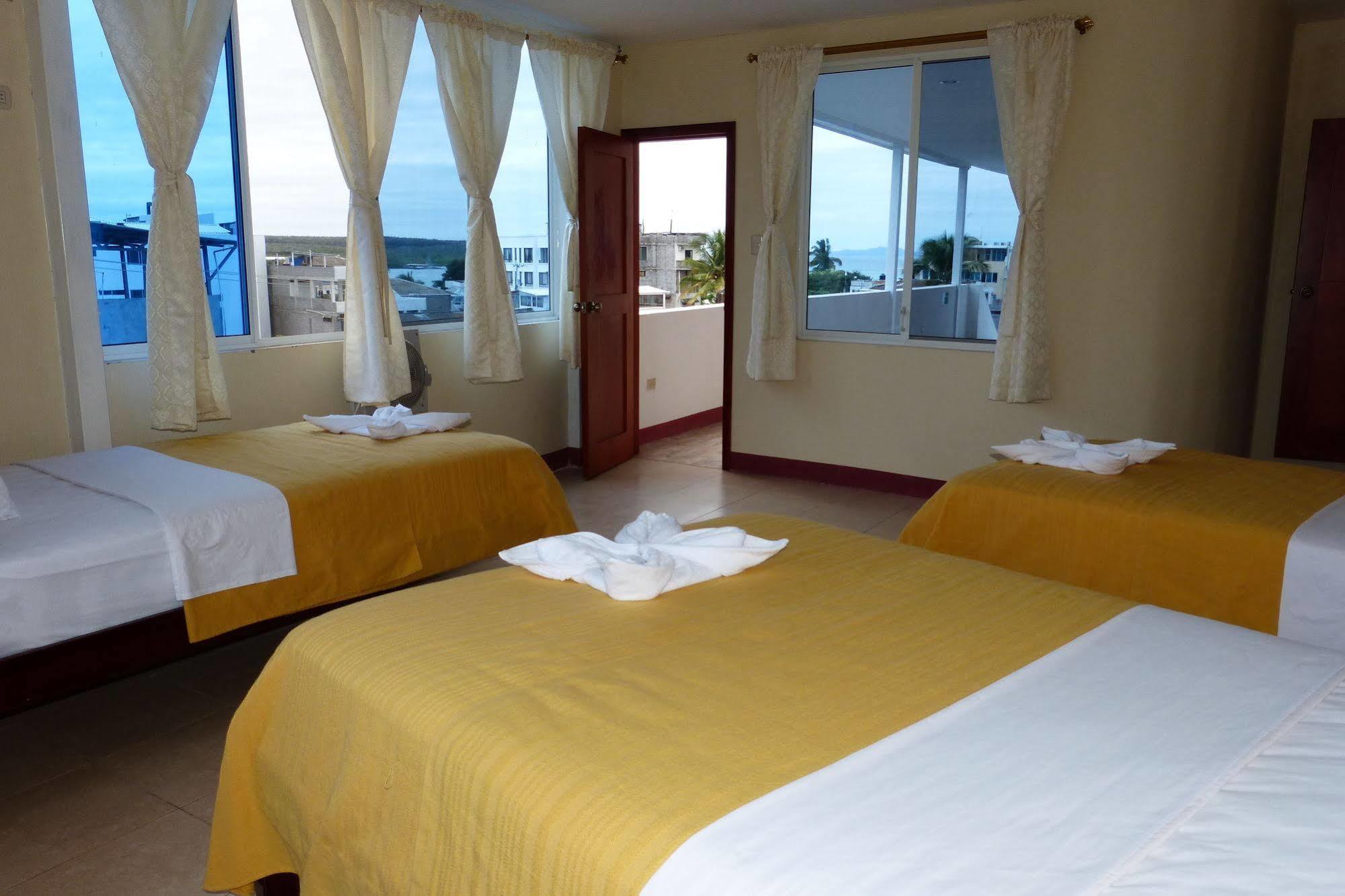 Gloria - Galápagos Inn Puerto Ayora  Esterno foto
