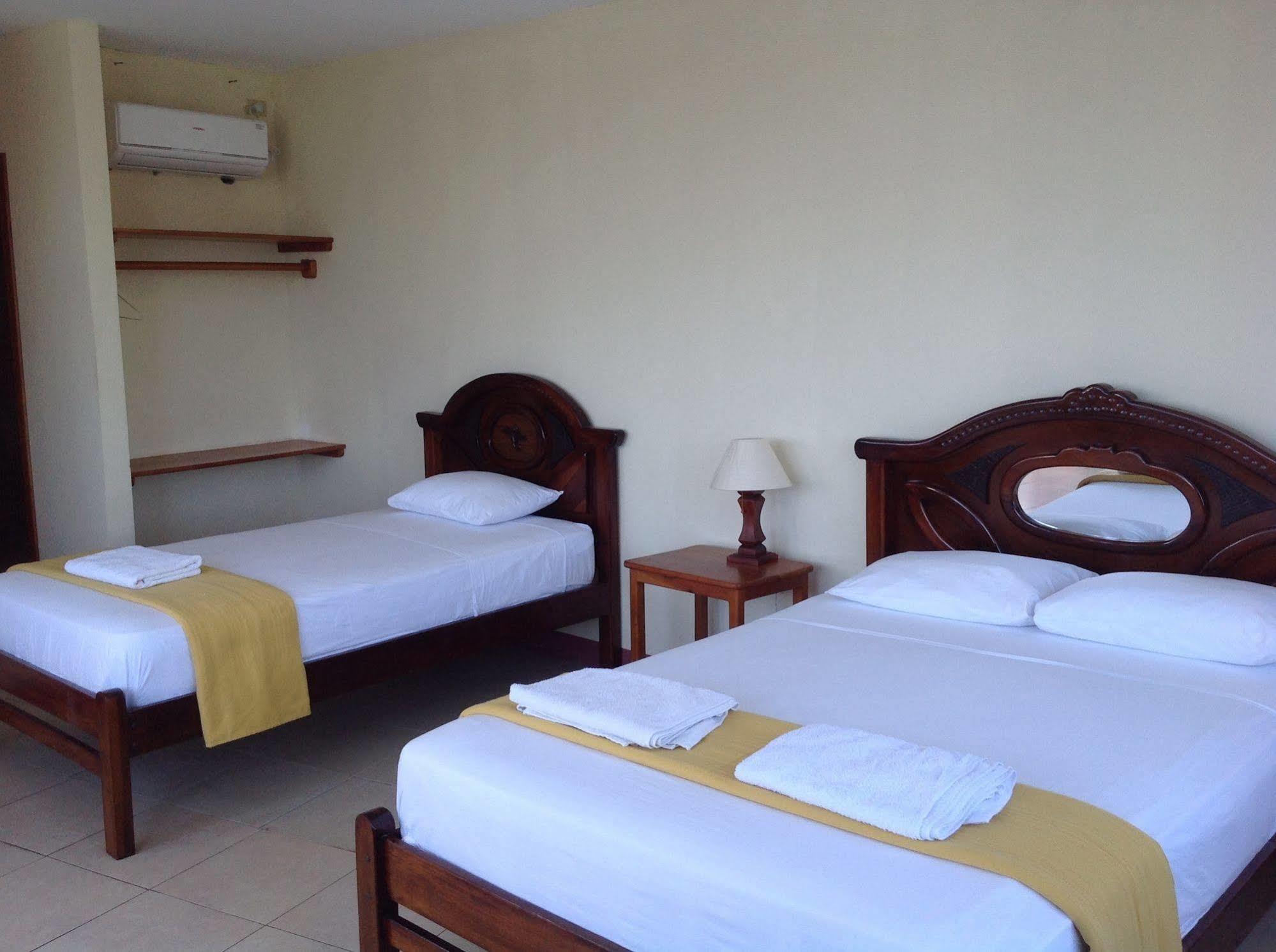 Gloria - Galápagos Inn Puerto Ayora  Esterno foto