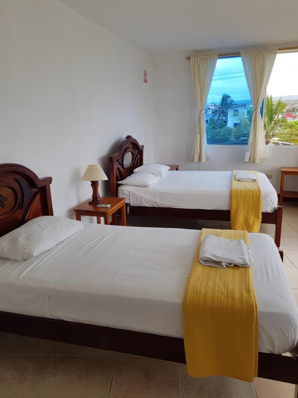 Gloria - Galápagos Inn Puerto Ayora  Esterno foto