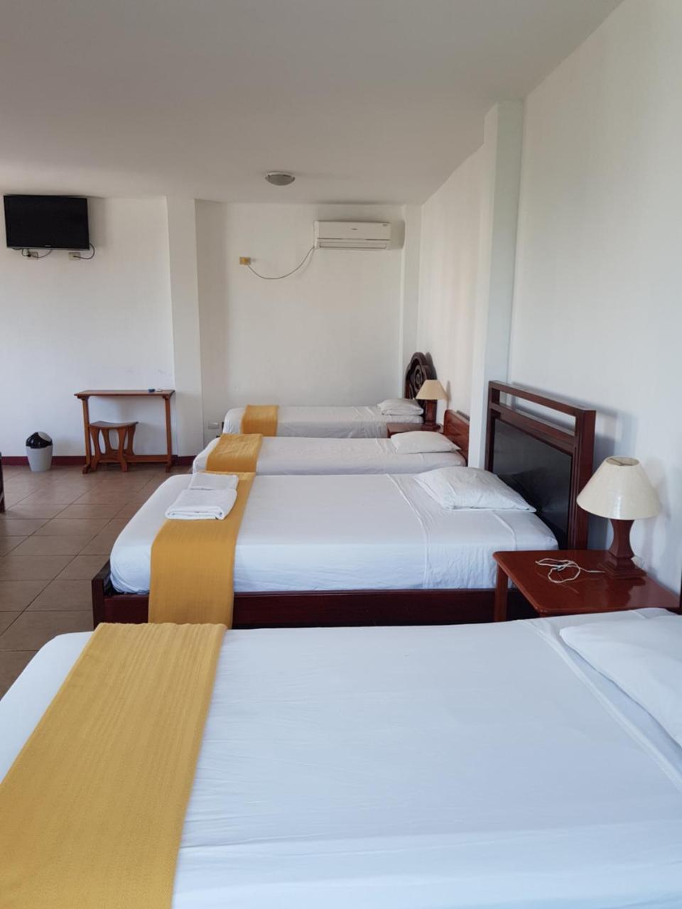 Gloria - Galápagos Inn Puerto Ayora  Esterno foto