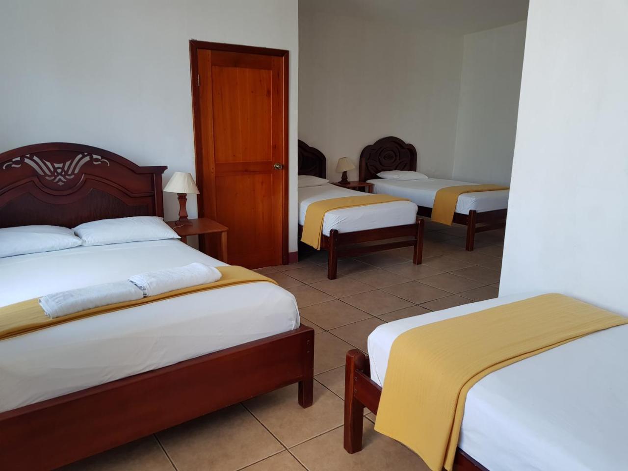 Gloria - Galápagos Inn Puerto Ayora  Esterno foto