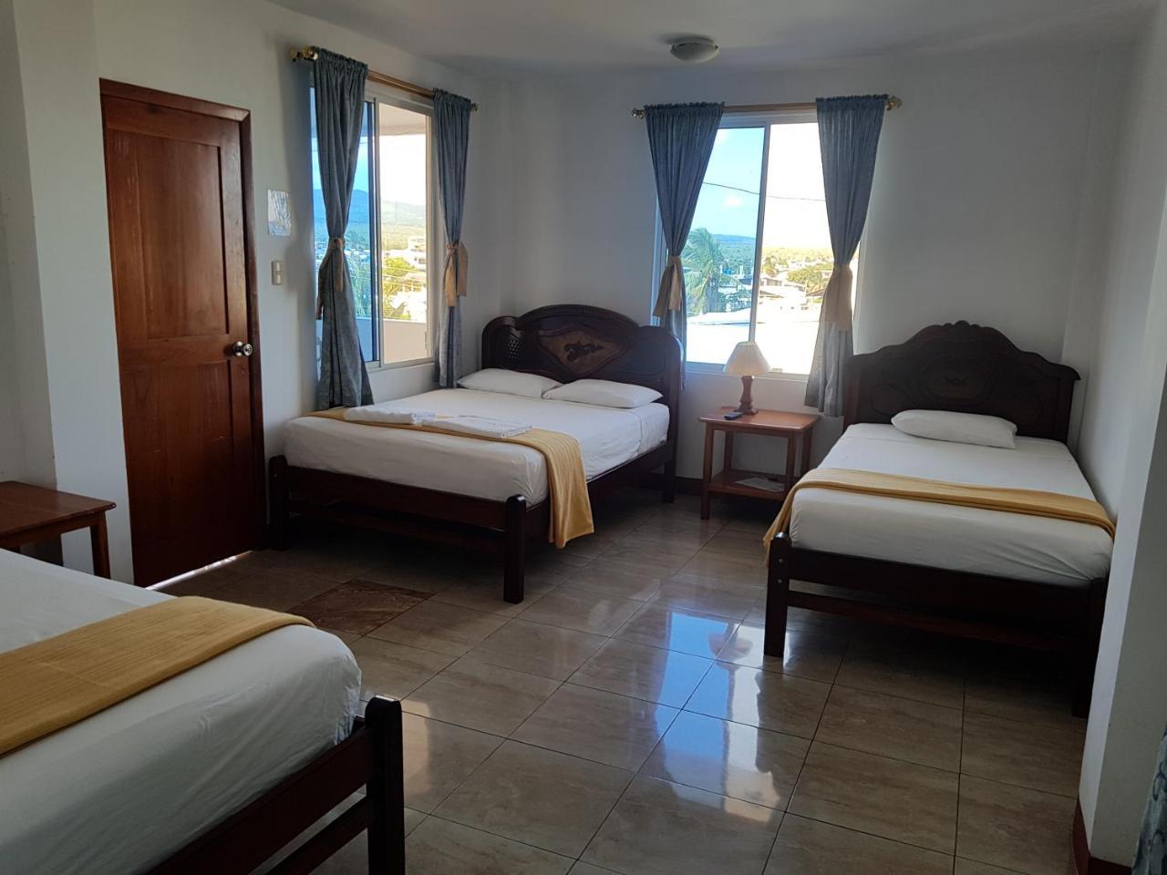 Gloria - Galápagos Inn Puerto Ayora  Esterno foto